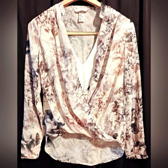 Ladies H&M Long-Sleeved Semi-Sheer Chiffon Wrap-Style Blouse - Picture 2 of 7